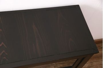 昭和初期の戸棚の見た目を変えずに綺麗にリペア!傷んだ木部の交換。建具はクリアガラスへ入れ替え。黒に近い茶色で着色し仕上げ。(収納棚、飾り棚、サイドボード)