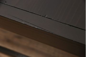 昭和初期の戸棚の見た目を変えずに綺麗にリペア!傷んだ木部の交換。建具はクリアガラスへ入れ替え。黒に近い茶色で着色し仕上げ。(収納棚、飾り棚、サイドボード)
