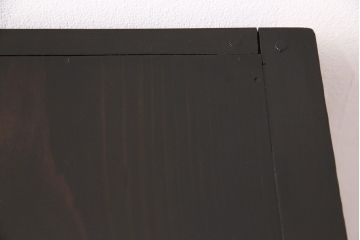 昭和初期の戸棚の見た目を変えずに綺麗にリペア!傷んだ木部の交換。建具はクリアガラスへ入れ替え。黒に近い茶色で着色し仕上げ。(収納棚、飾り棚、サイドボード)