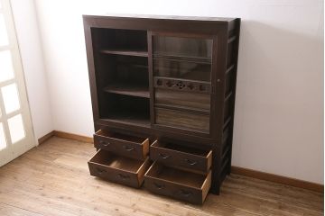 五尺収納箪笥キャビネットをリペア&カスタム!戸板をゆらゆらガラスへ変更。引き手を取り付け。可動式の棚板を設置。濃い茶色で着色し仕上げ。(水屋箪笥、収納棚、戸棚、キャビネット)