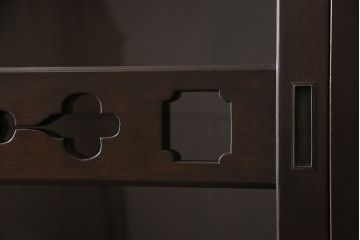 五尺収納箪笥キャビネットをリペア&カスタム!戸板をゆらゆらガラスへ変更。引き手を取り付け。可動式の棚板を設置。濃い茶色で着色し仕上げ。(水屋箪笥、収納棚、戸棚、キャビネット)