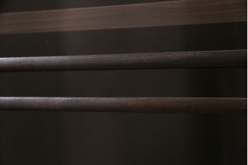 五尺収納箪笥キャビネットをリペア&カスタム!戸板をゆらゆらガラスへ変更。引き手を取り付け。可動式の棚板を設置。濃い茶色で着色し仕上げ。(水屋箪笥、収納棚、戸棚、キャビネット)