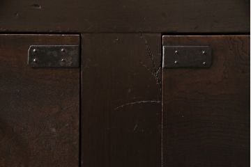 五尺収納箪笥キャビネットをリペア&カスタム!戸板をゆらゆらガラスへ変更。引き手を取り付け。可動式の棚板を設置。濃い茶色で着色し仕上げ。(水屋箪笥、収納棚、戸棚、キャビネット)