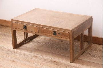 昭和初期の文机の見た目を変えずに綺麗にリペア!ストリップド(剥離)加工済み商品の可動部の調整を行い、クリアワックス仕上げ。(座机、ローテーブル)