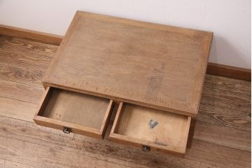 昭和初期の文机の見た目を変えずに綺麗にリペア!ストリップド(剥離)加工済み商品の可動部の調整を行い、クリアワックス仕上げ。(座机、ローテーブル)