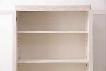 昭和初期の食器棚をリペア&カスタム!可動部の調整。アンティークホワイトのエイジング塗装で仕上げ。(収納棚、カップボード、キャビネット)