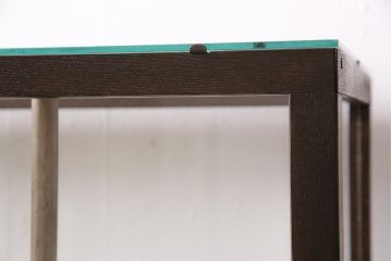 昭和中期のガラスケースをリペア&カスタム!ガラス天板の取り付け。ガラス3面に飛散防止フィルム加工。濃い茶色で着色し仕上げ。(ショーケース、陳列棚)