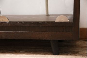 昭和中期のガラスケースをリペア&カスタム!ガラス天板の取り付け。ガラス3面に飛散防止フィルム加工。濃い茶色で着色し仕上げ。(ショーケース、陳列棚)