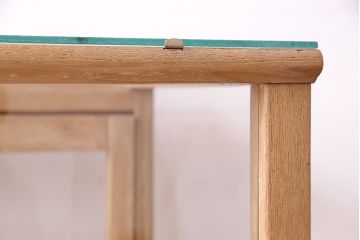 昭和中期のガラスケースの見た目を変えずに綺麗にリペア!欠損した引き出しを新たに製作。1トーン落ち着いた色味に着色し仕上げ。(ショーケース、陳列棚)