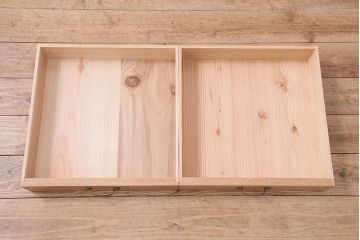昭和中期のガラスケースの見た目を変えずに綺麗にリペア!欠損した引き出しを新たに製作。1トーン落ち着いた色味に着色し仕上げ。(ショーケース、陳列棚)