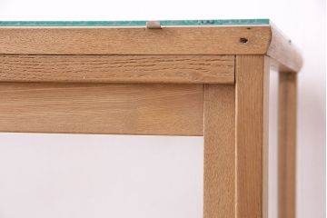 昭和中期のガラスケースの見た目を変えずに綺麗にリペア!欠損した引き出しを新たに製作。1トーン落ち着いた色味に着色し仕上げ。(ショーケース、陳列棚)