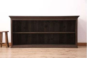 大正期の飾り棚上段をリペア&カスタム!背板、底板を杉材で張替え。棚板は新たに製作。台輪を補強。濃い茶色で着色し仕上げ。(収納棚、飾り棚、サイドボード)