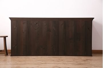 大正期の飾り棚上段をリペア&カスタム!背板、底板を杉材で張替え。棚板は新たに製作。台輪を補強。濃い茶色で着色し仕上げ。(収納棚、飾り棚、サイドボード)