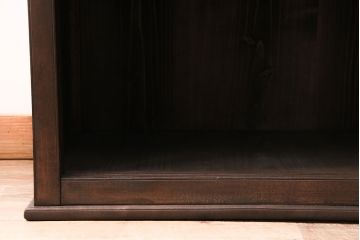 大正期の重ね飾り棚をリペア&カスタム!傷んだ木部の交換し、上下別でも使用可能に。棚板を新たに製作。台輪の補強。濃い茶色で着色し仕上げ。(収納棚、キャビネット)
