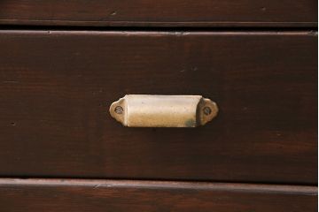 大正期の重ね飾り棚をリペア&カスタム!傷んだ木部の交換し、上下別でも使用可能に。棚板を新たに製作。台輪の補強。濃い茶色で着色し仕上げ。(収納棚、キャビネット)