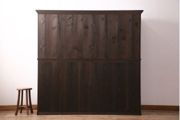 大正期の重ね飾り棚をリペア&カスタム!傷んだ木部の交換し、上下別でも使用可能に。棚板を新たに製作。台輪の補強。濃い茶色で着色し仕上げ。(収納棚、キャビネット)