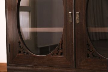 昭和初期のリビングボードをリペア&カスタム!天板、木製脚、可動式の棚板を設置。建具のガラスをクリアガラスへ入れ替え。(収納棚、戸棚、キャビネット)