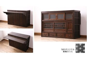 五尺水屋箪笥サイドボードをリペア&カスタム!背面に跳ね上げ式カウンターを取り付け。倹飩式扉を右開き戸へ変更。建具は麻の葉模様ガラス、クリアガラスと金網を組み入れ。2トーンの色味で着色し仕上げ。(収納棚、戸棚、キャビネット、食器棚)