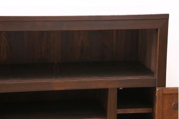 五尺水屋箪笥サイドボードをリペア&カスタム!背面に跳ね上げ式カウンターを取り付け。倹飩式扉を右開き戸へ変更。建具は麻の葉模様ガラス、クリアガラスと金網を組み入れ。2トーンの色味で着色し仕上げ。(収納棚、戸棚、キャビネット、食器棚)