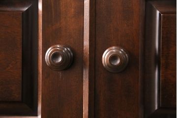 北海道民芸家具の2段重ねワードローブの見た目を変えずに綺麗にリペア!可動部の調整。傷の補修。(洋服タンス)