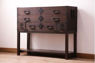 明治期の刀箪笥をリペア&カスタム!可動部の調整を行い、木製脚を取り付け。(収納箪笥、チェスト、サイドボード)