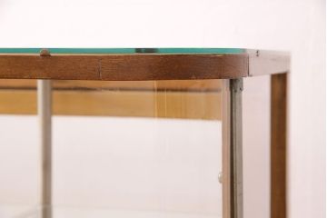 昭和中期のガラスケースをリペア&カスタム!割れたガラスの入れ替え。ガラス棚板の追加。本体下部は突板を貼り補修。ワックス仕上げ。(ショーケース、陳列棚)