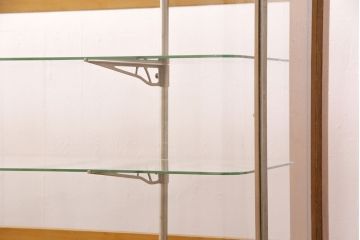 昭和中期のガラスケースをリペア&カスタム!割れたガラスの入れ替え。ガラス棚板の追加。本体下部は突板を貼り補修。ワックス仕上げ。(ショーケース、陳列棚)