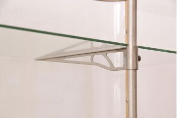 昭和中期のガラスケースをリペア&カスタム!割れたガラスの入れ替え。ガラス棚板の追加。本体下部は突板を貼り補修。ワックス仕上げ。(ショーケース、陳列棚)