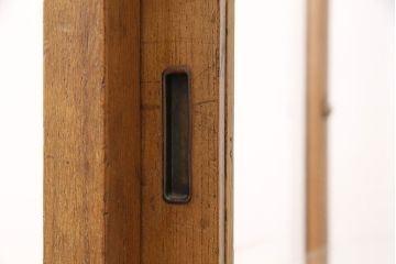 昭和中期のガラスケースをリペア&カスタム!割れたガラスの入れ替え。ガラス棚板の追加。本体下部は突板を貼り補修。ワックス仕上げ。(ショーケース、陳列棚)