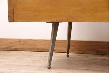 昭和中期のガラスケースをリペア&カスタム!割れたガラスの入れ替え。ガラス棚板の追加。本体下部は突板を貼り補修。ワックス仕上げ。(ショーケース、陳列棚)