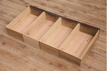 明治期の四尺水屋箪笥サイドボードの見た目を変えずに綺麗にリペア!可動部の調整を行い、天板を補強。1トーン明るい色味に着色し仕上げ。(収納棚、戸棚、食器棚)