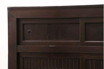 明治期の四尺水屋箪笥サイドボードの見た目を変えずに綺麗にリペア!可動部の調整を行い、天板を補強。1トーン明るい色味に着色し仕上げ。(収納棚、戸棚、食器棚)