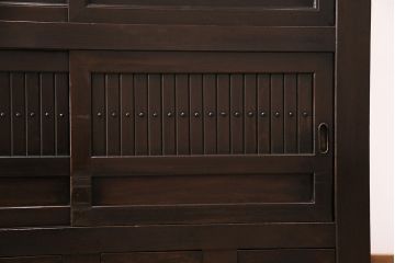 明治期の四尺水屋箪笥サイドボードの見た目を変えずに綺麗にリペア!可動部の調整を行い、天板を補強。1トーン明るい色味に着色し仕上げ。(収納棚、戸棚、食器棚)