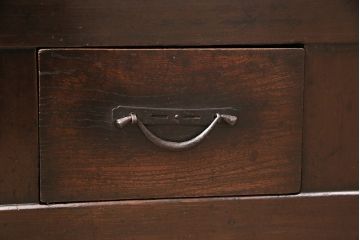 明治期の四尺水屋箪笥サイドボードの見た目を変えずに綺麗にリペア!可動部の調整を行い、天板を補強。1トーン明るい色味に着色し仕上げ。(収納棚、戸棚、食器棚)
