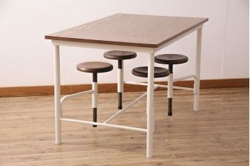 格納スツール4脚付きテーブルをリペア&カスタム!可動部の調整を行い、アンティークホワイトのペイント仕上げ。(ダイニングテーブル、作業台、椅子)