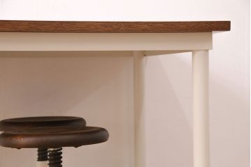 格納スツール4脚付きテーブルをリペア&カスタム!可動部の調整を行い、アンティークホワイトのペイント仕上げ。(ダイニングテーブル、作業台、椅子)