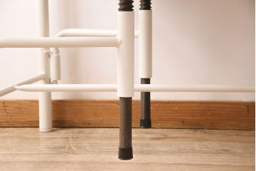 格納スツール4脚付きテーブルをリペア&カスタム!可動部の調整を行い、アンティークホワイトのペイント仕上げ。(ダイニングテーブル、作業台、椅子)