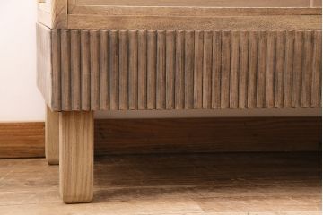 大正期のガラスケースをリペア&カスタム!背面の欠損した建具を製作。既存の脚を撤去し、角脚を取り付け。真鍮製の引き手を取り付け。(ショーケース、陳列棚)