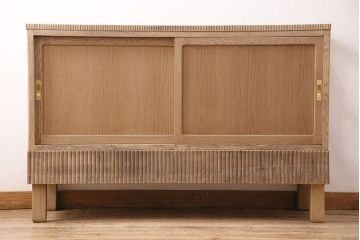 大正期のガラスケースをリペア&カスタム!背面の欠損した建具を製作。既存の脚を撤去し、角脚を取り付け。真鍮製の引き手を取り付け。(ショーケース、陳列棚)