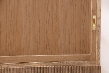 大正期のガラスケースをリペア&カスタム!背面の欠損した建具を製作。既存の脚を撤去し、角脚を取り付け。真鍮製の引き手を取り付け。(ショーケース、陳列棚)