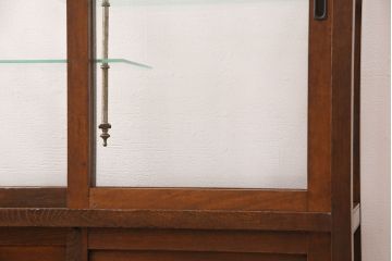 昭和初期のガラスケースをリペア&カスタム!ガラス天板に変更。丸脚を取り付け。濃い茶色で着色し仕上げ。(ショーケース、陳列棚)