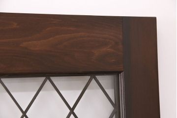 昭和中期の組子ガラス戸2枚をリペア&カスタム!枠を新たに製作し、組子と強化ガラスを組み入れ。濃い茶色で着色し仕上げ。(引き戸、建具)