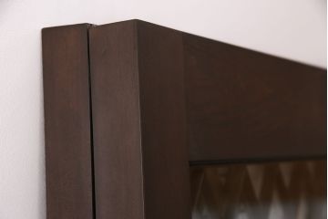 昭和中期の組子ガラス戸2枚をリペア&カスタム!枠を新たに製作し、組子と強化ガラスを組み入れ。濃い茶色で着色し仕上げ。(引き戸、建具)