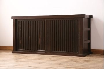水屋箪笥サイドボードをリペア&カスタム!建具は縦格子を製作。収納部はセパレートさせ、可動式の棚板を設置。現状に近しい色味に着色し仕上げ。(収納棚、戸棚、リビングボード、下駄箱)