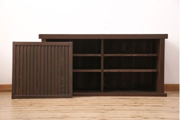 水屋箪笥サイドボードをリペア&カスタム!建具は縦格子を製作。収納部はセパレートさせ、可動式の棚板を設置。現状に近しい色味に着色し仕上げ。(収納棚、戸棚、リビングボード、下駄箱)
