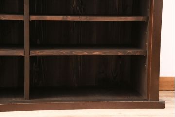 水屋箪笥サイドボードをリペア&カスタム!建具は縦格子を製作。収納部はセパレートさせ、可動式の棚板を設置。現状に近しい色味に着色し仕上げ。(収納棚、戸棚、リビングボード、下駄箱)