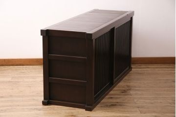 水屋箪笥サイドボードをリペア&カスタム!建具は縦格子を製作。収納部はセパレートさせ、可動式の棚板を設置。現状に近しい色味に着色し仕上げ。(収納棚、戸棚、リビングボード、下駄箱)