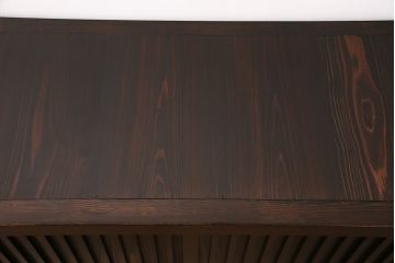 水屋箪笥サイドボードをリペア&カスタム!建具は縦格子を製作。収納部はセパレートさせ、可動式の棚板を設置。現状に近しい色味に着色し仕上げ。(収納棚、戸棚、リビングボード、下駄箱)