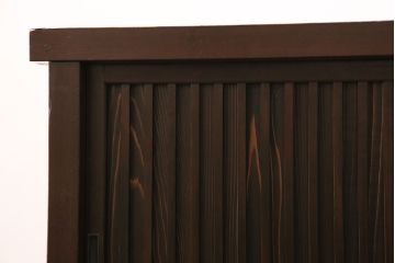 水屋箪笥サイドボードをリペア&カスタム!建具は縦格子を製作。収納部はセパレートさせ、可動式の棚板を設置。現状に近しい色味に着色し仕上げ。(収納棚、戸棚、リビングボード、下駄箱)
