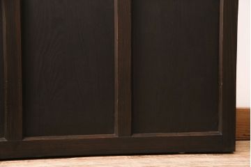 ドアをリペア&カスタム!框を加工し引き戸仕様へ変更。結霜ガラス、緑の色ガラスへ入れ替え。濃い茶色で着色し仕上げ。(引き戸、建具)